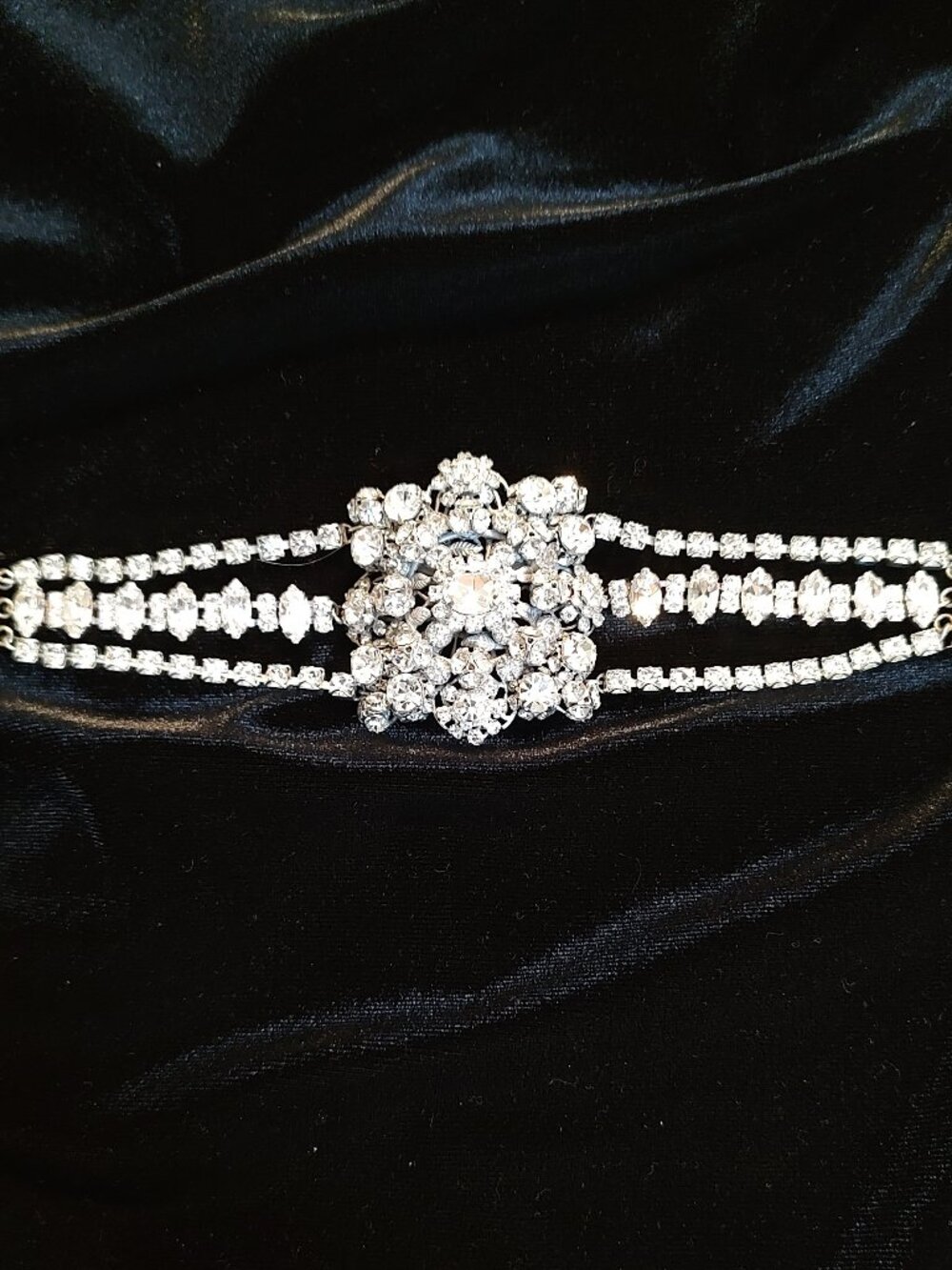Stunning Silver Rhinestone Bracelet - Floral Centerpiece, 7"